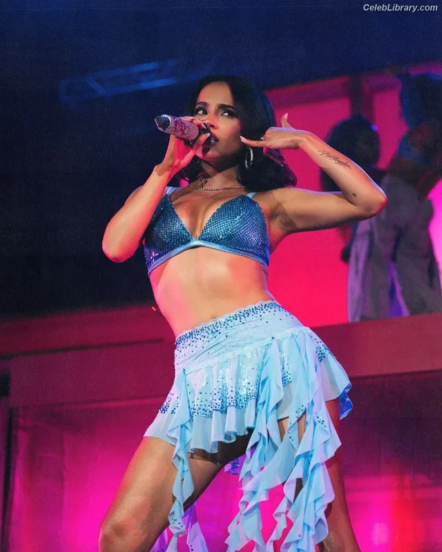 Becky G photo 4 of 806