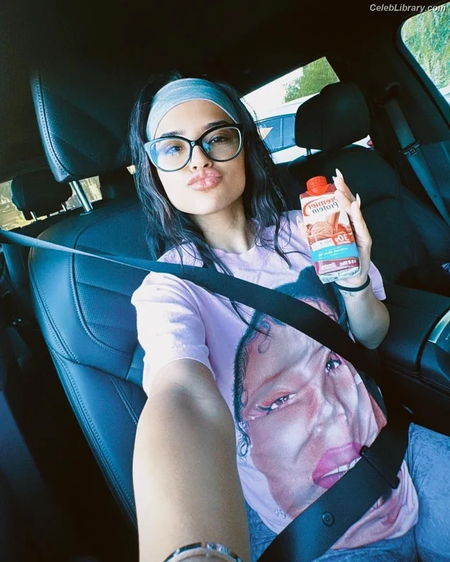 Becky G photo 18 of 806