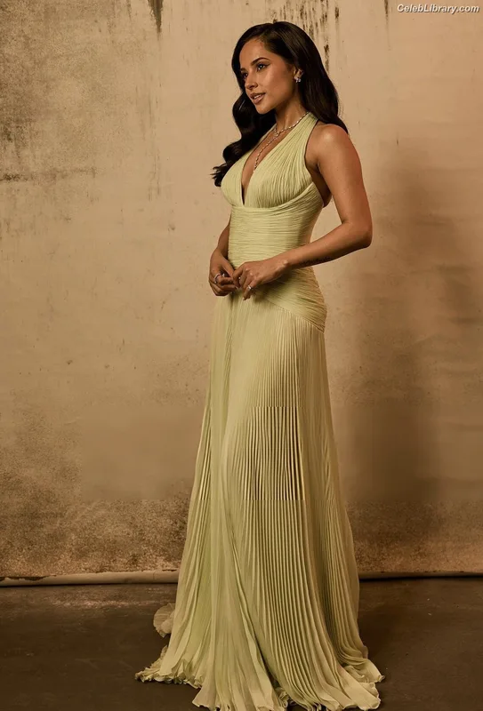 Becky G photo 11 of 806