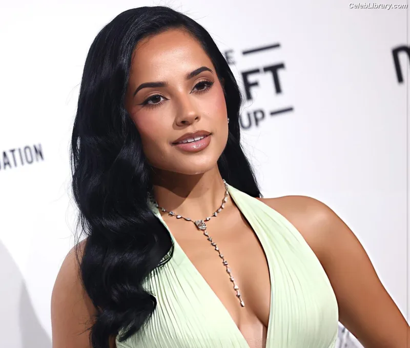 Becky G photo 13 of 806