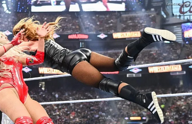 Becky Lynch photo 20 of 390