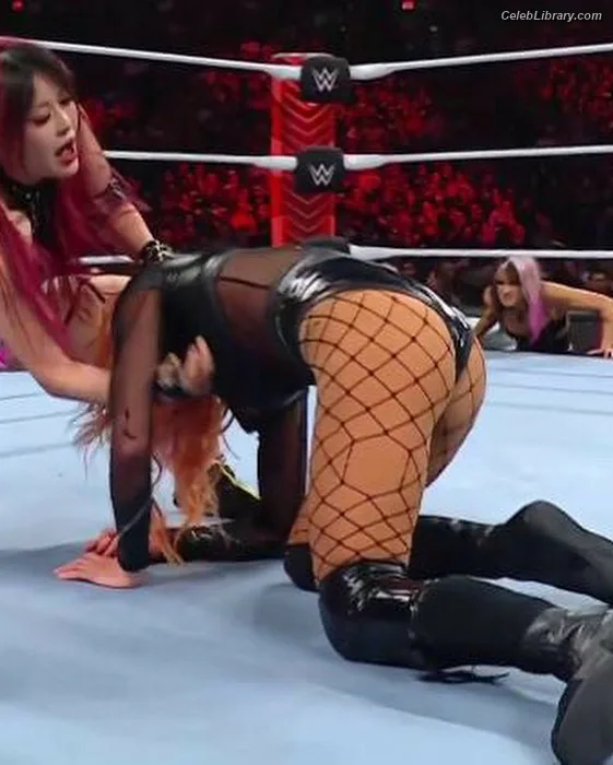 Becky Lynch photo 4 of 390