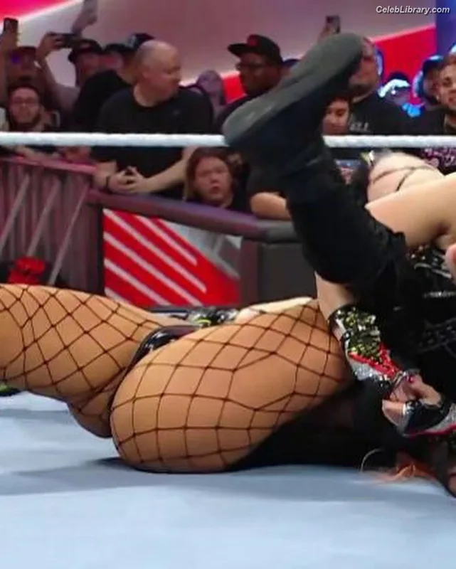 Becky Lynch photo 23 of 390