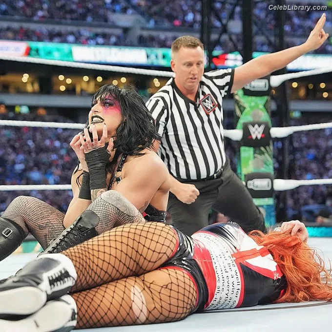 Becky Lynch photo 10 of 390