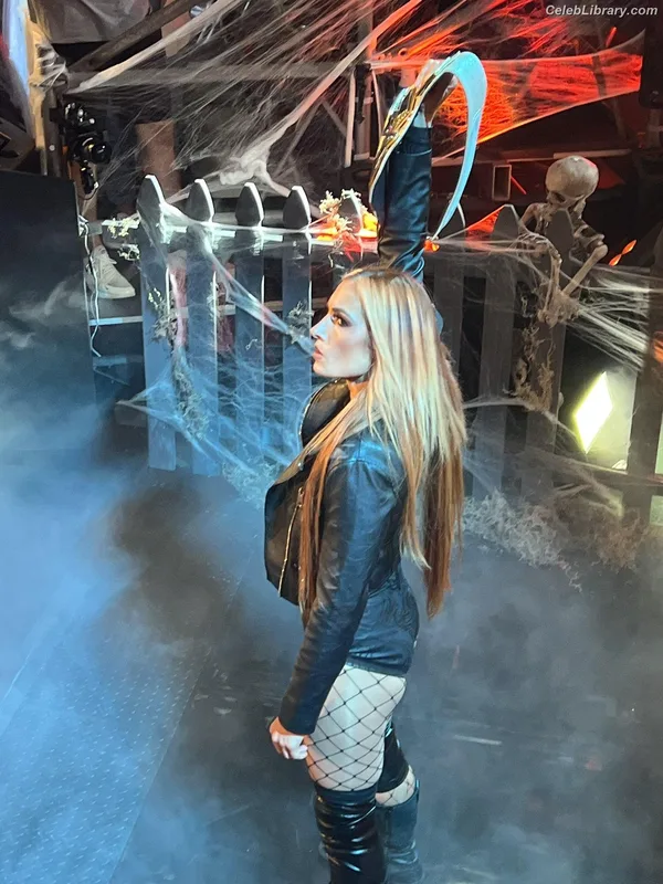 Becky Lynch photo 4 of 390