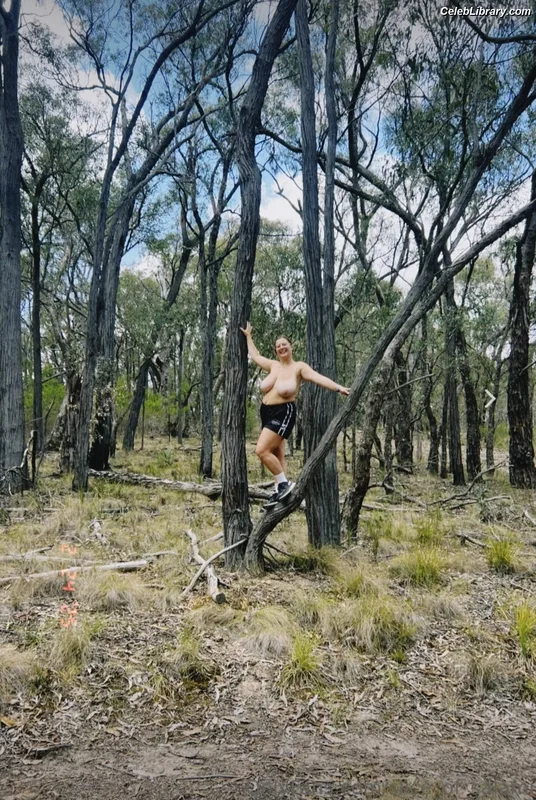 Bel Larcombe photo 13 of 1594