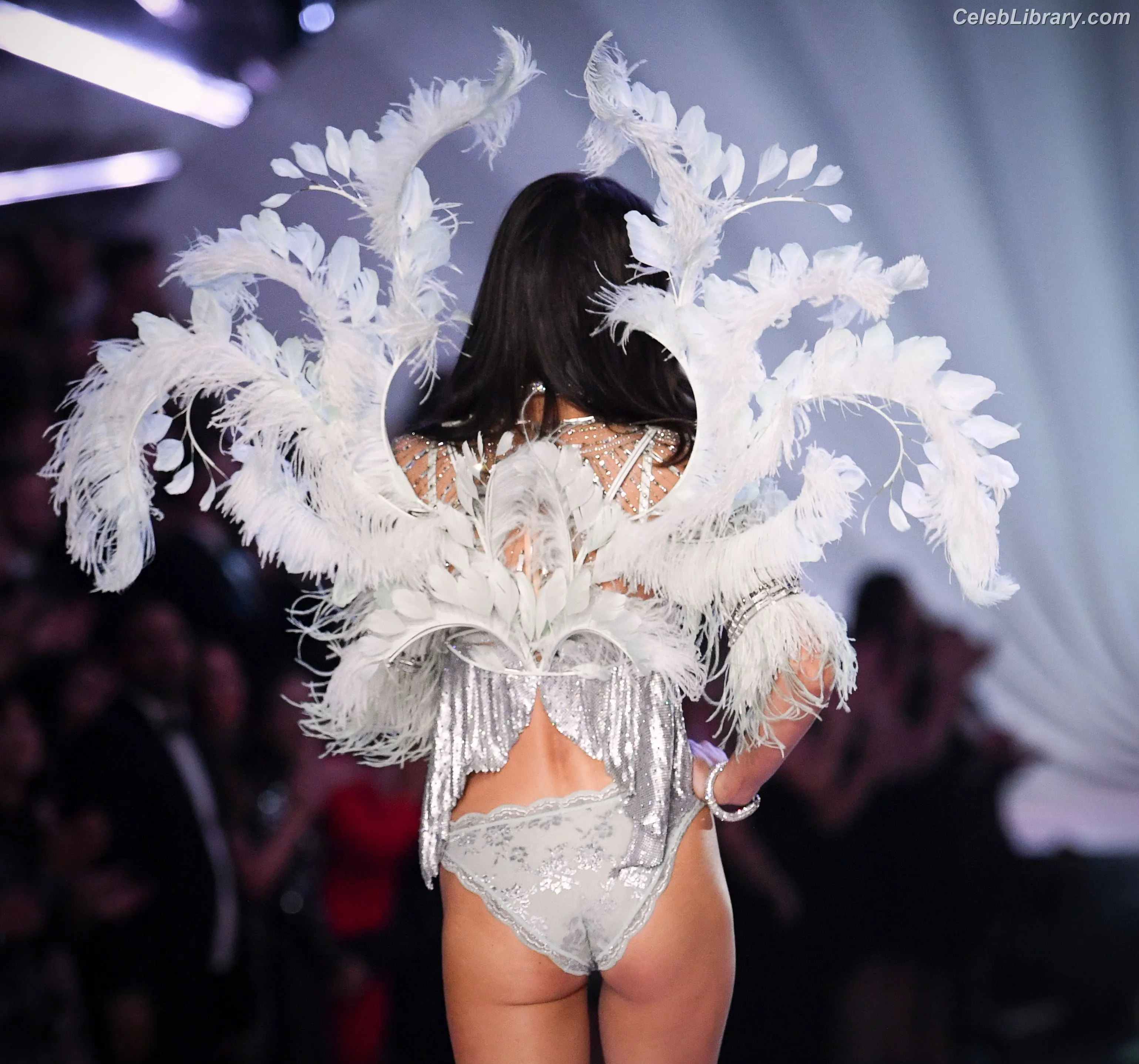 Bella Hadid photo 13 of 1888