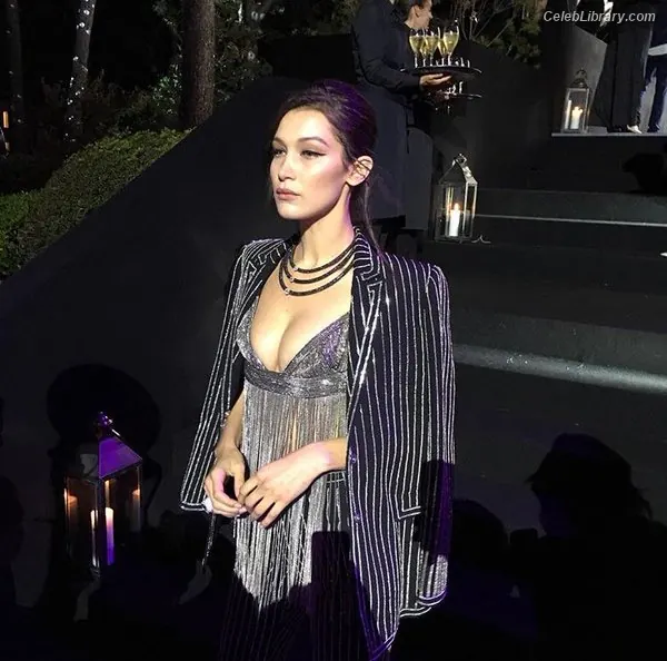 Bella Hadid photo 4 of 1888