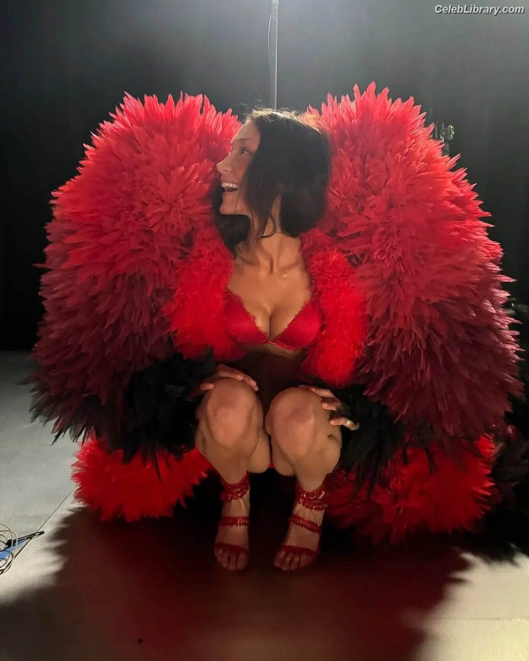 Bella Hadid photo 17 of 1888