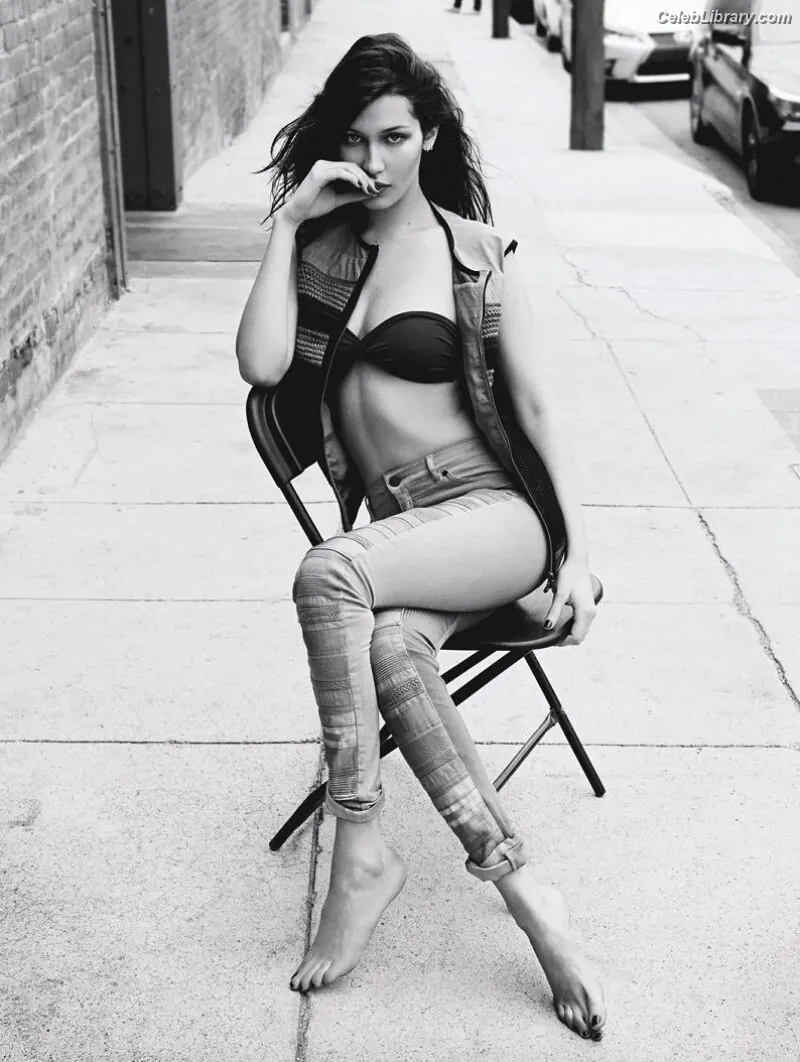 Bella Hadid photo 19 of 1888