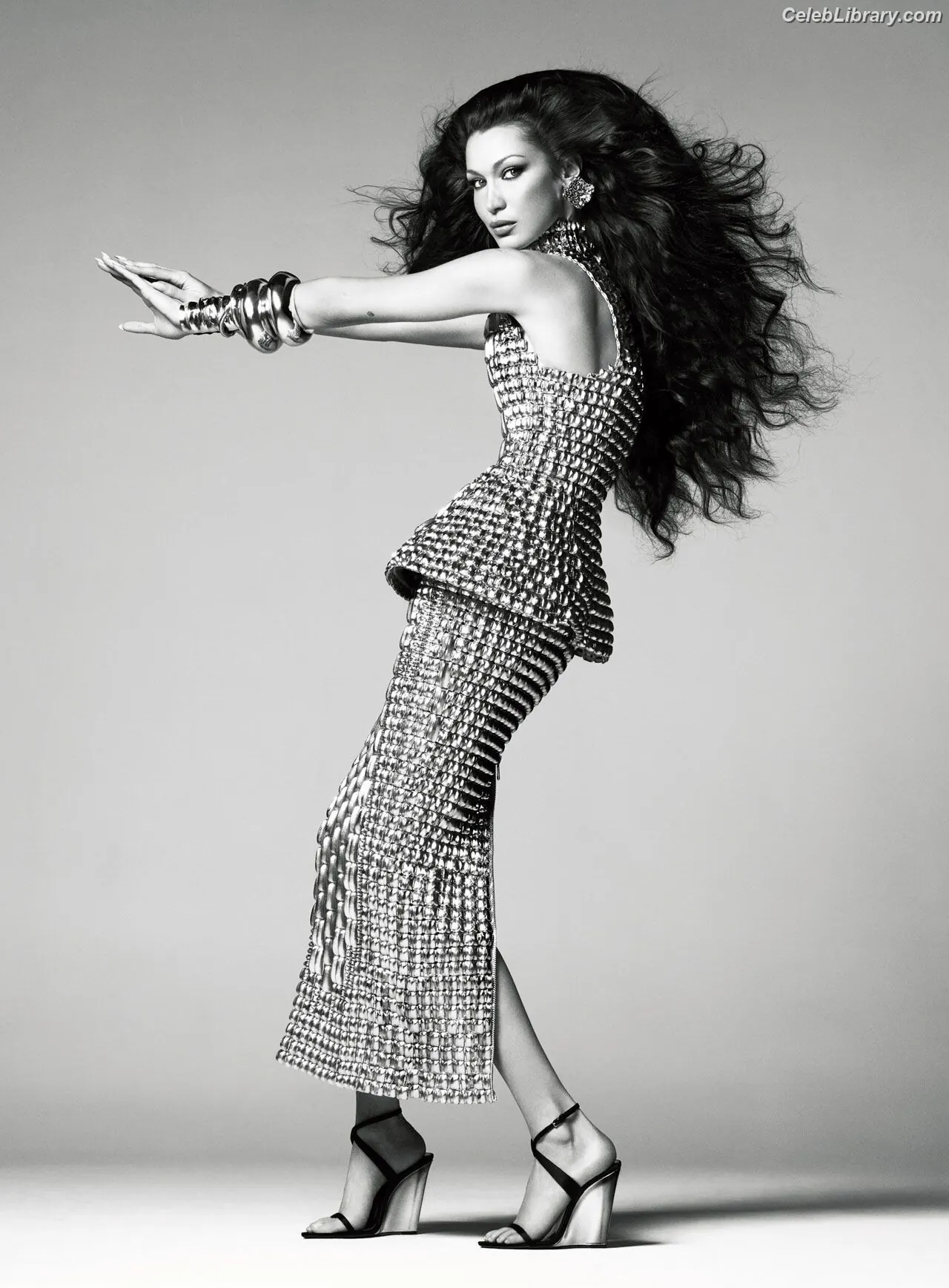 Bella Hadid photo 14 of 1888