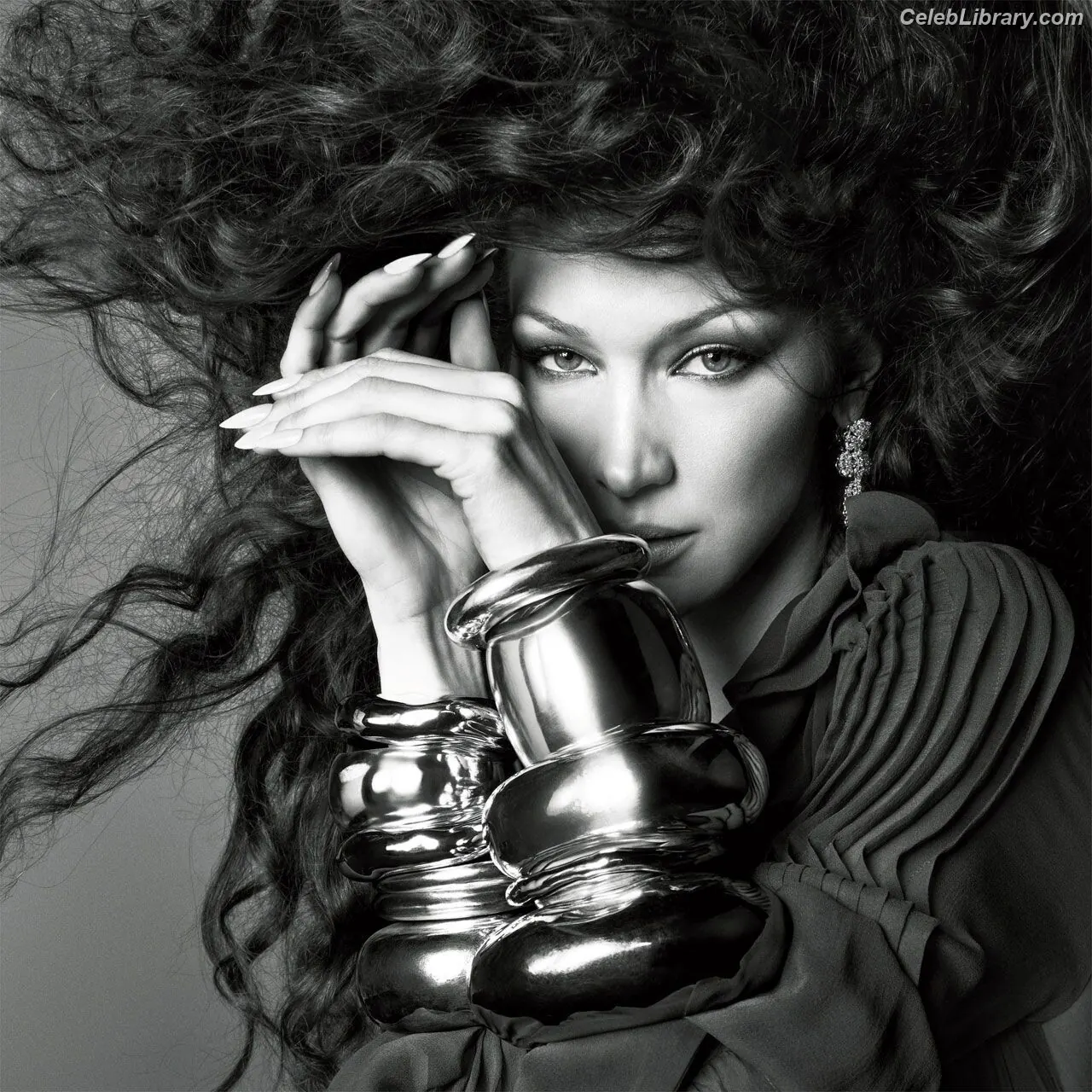 Bella Hadid photo 16 of 1888