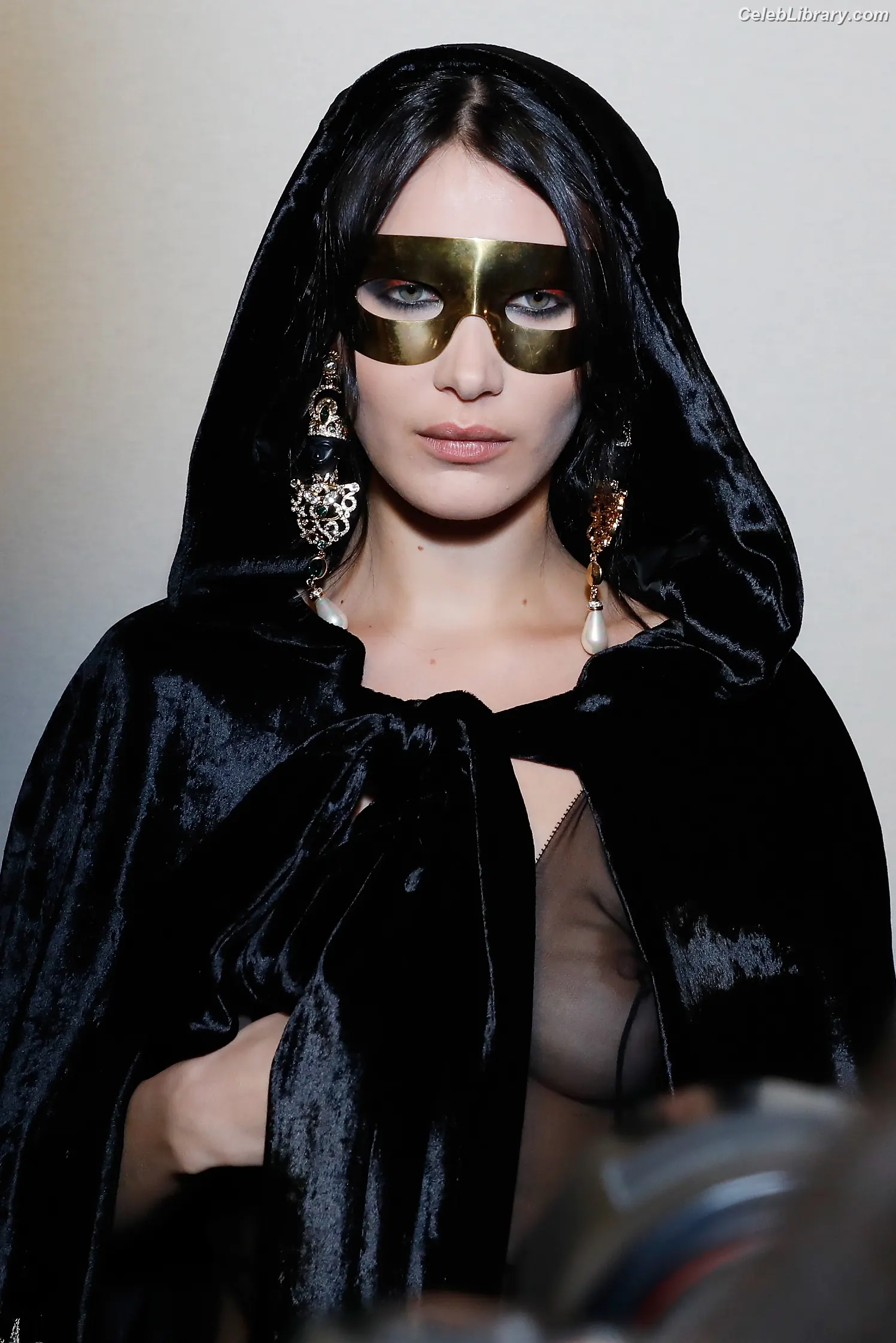 Bella Hadid photo 14 of 1888