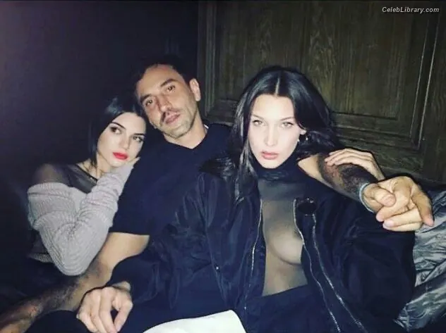 Bella Hadid photo 16 of 1888