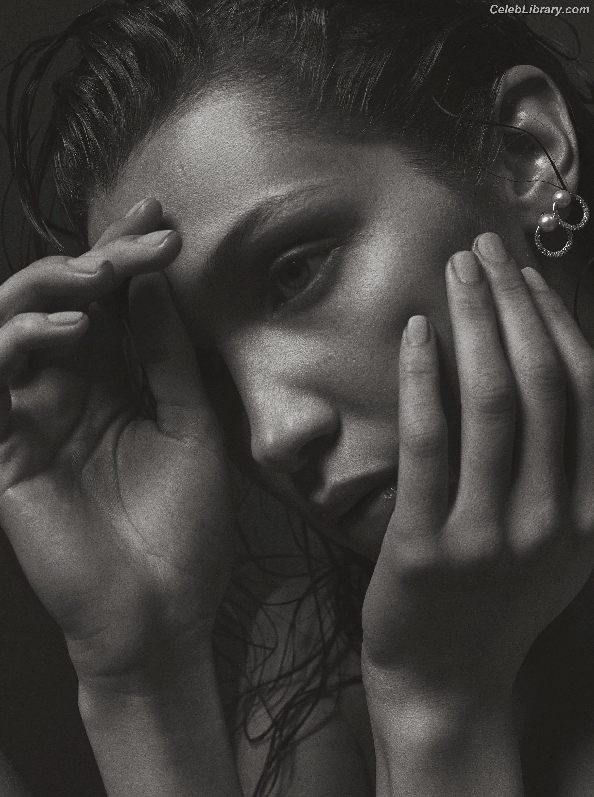 Bella Hadid photo 16 of 1888