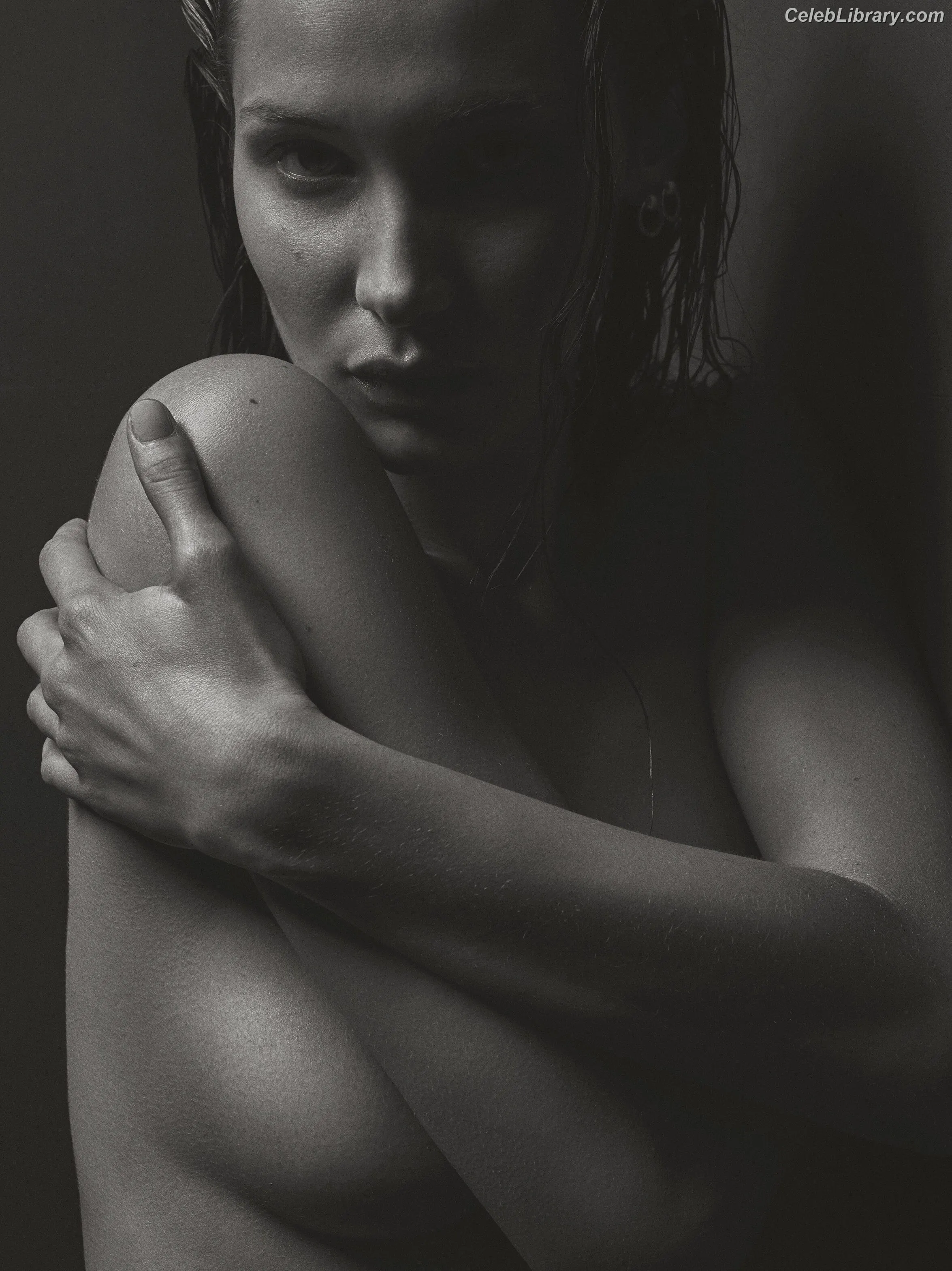 Bella Hadid photo 18 of 1888