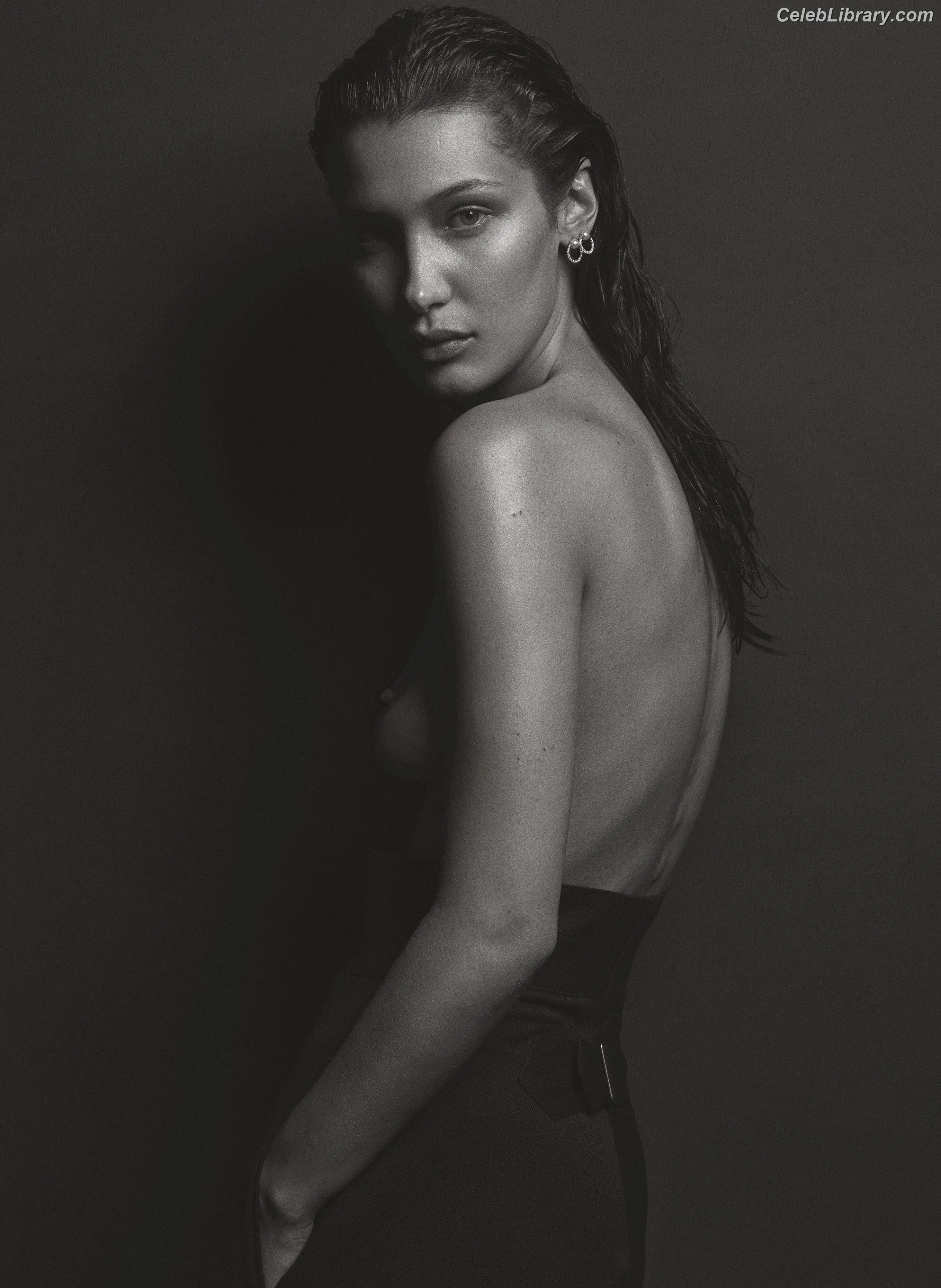 Bella Hadid photo 19 of 1888