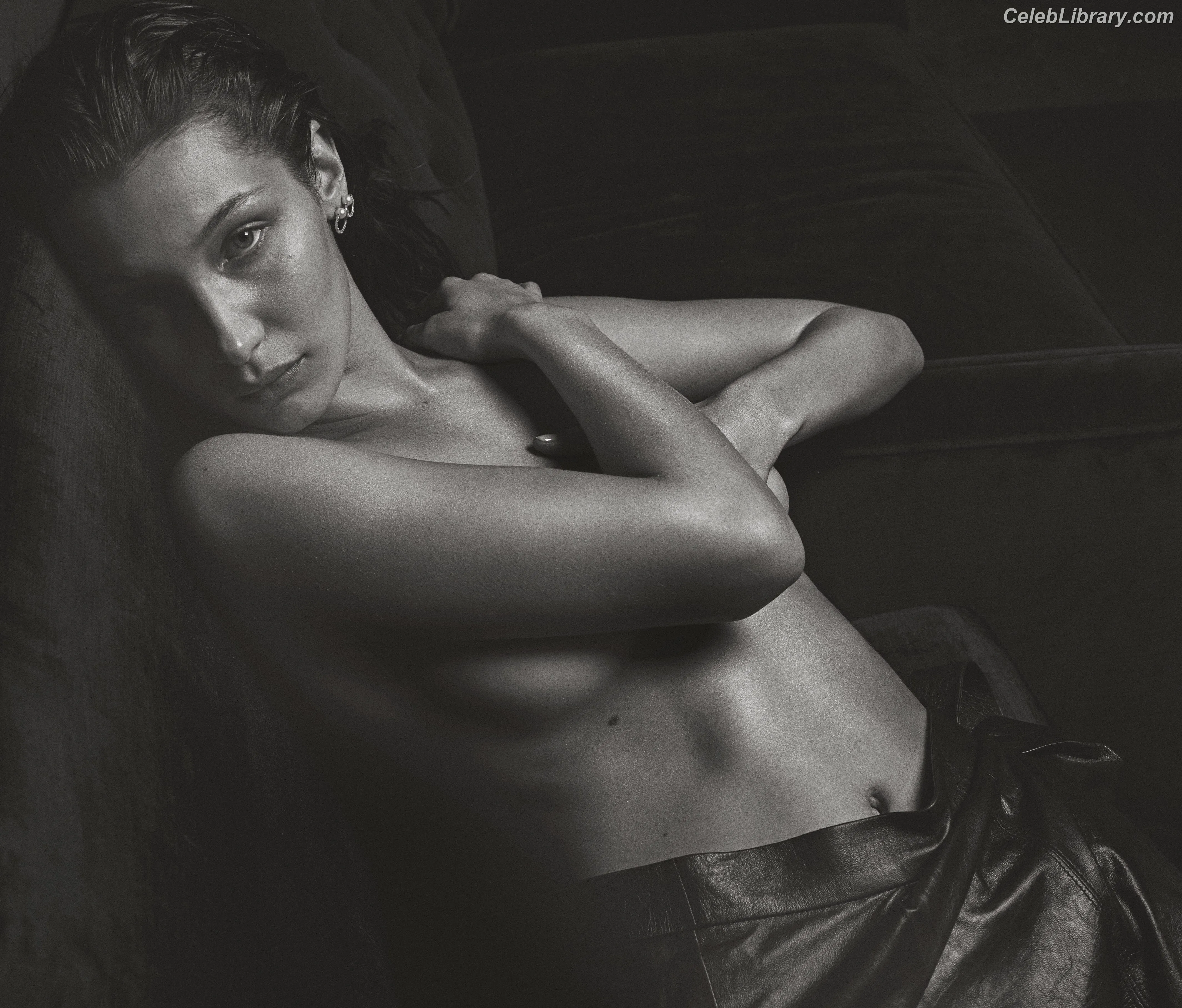 Bella Hadid photo 21 of 1888