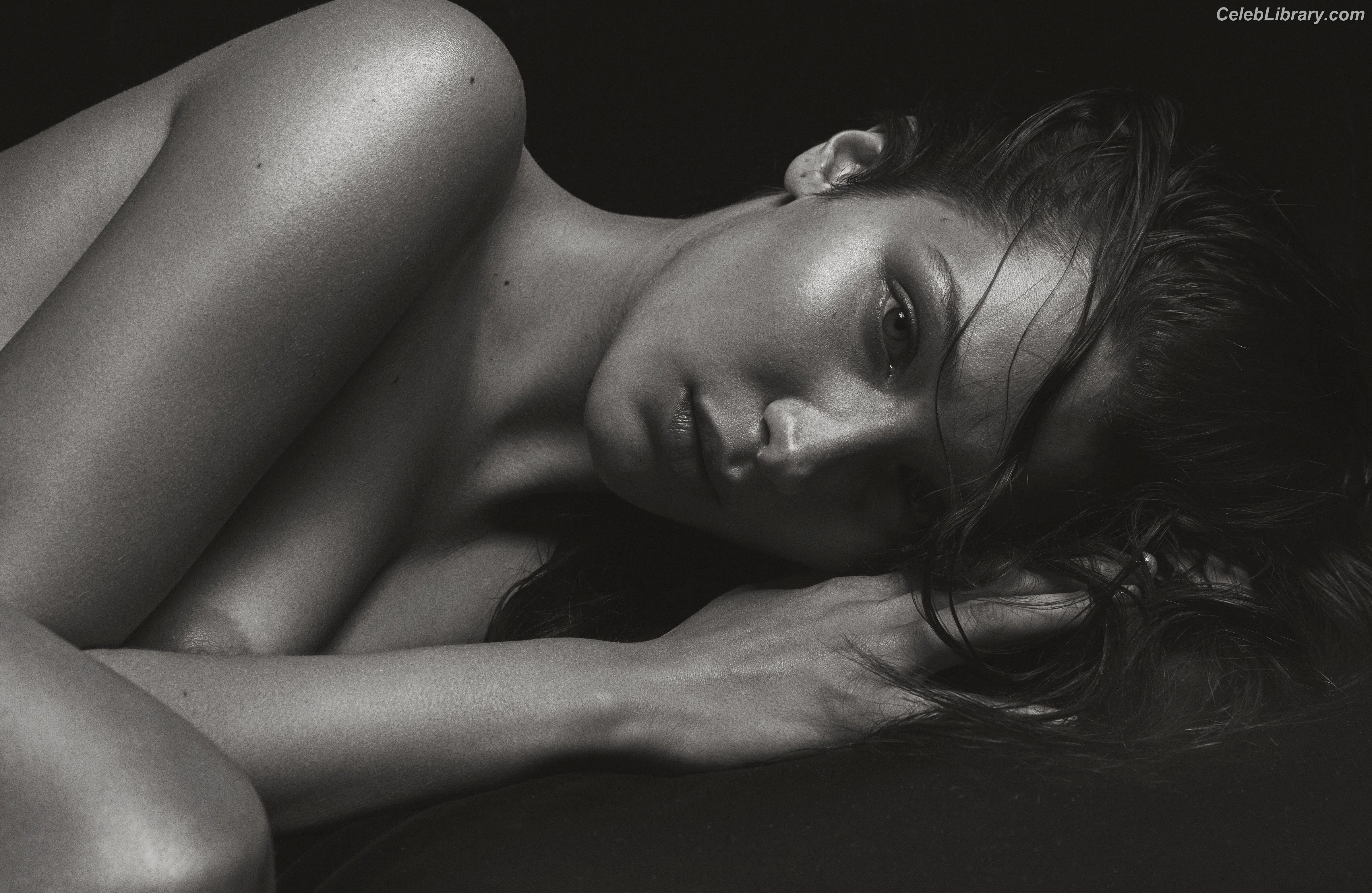 Bella Hadid photo 1 of 1888