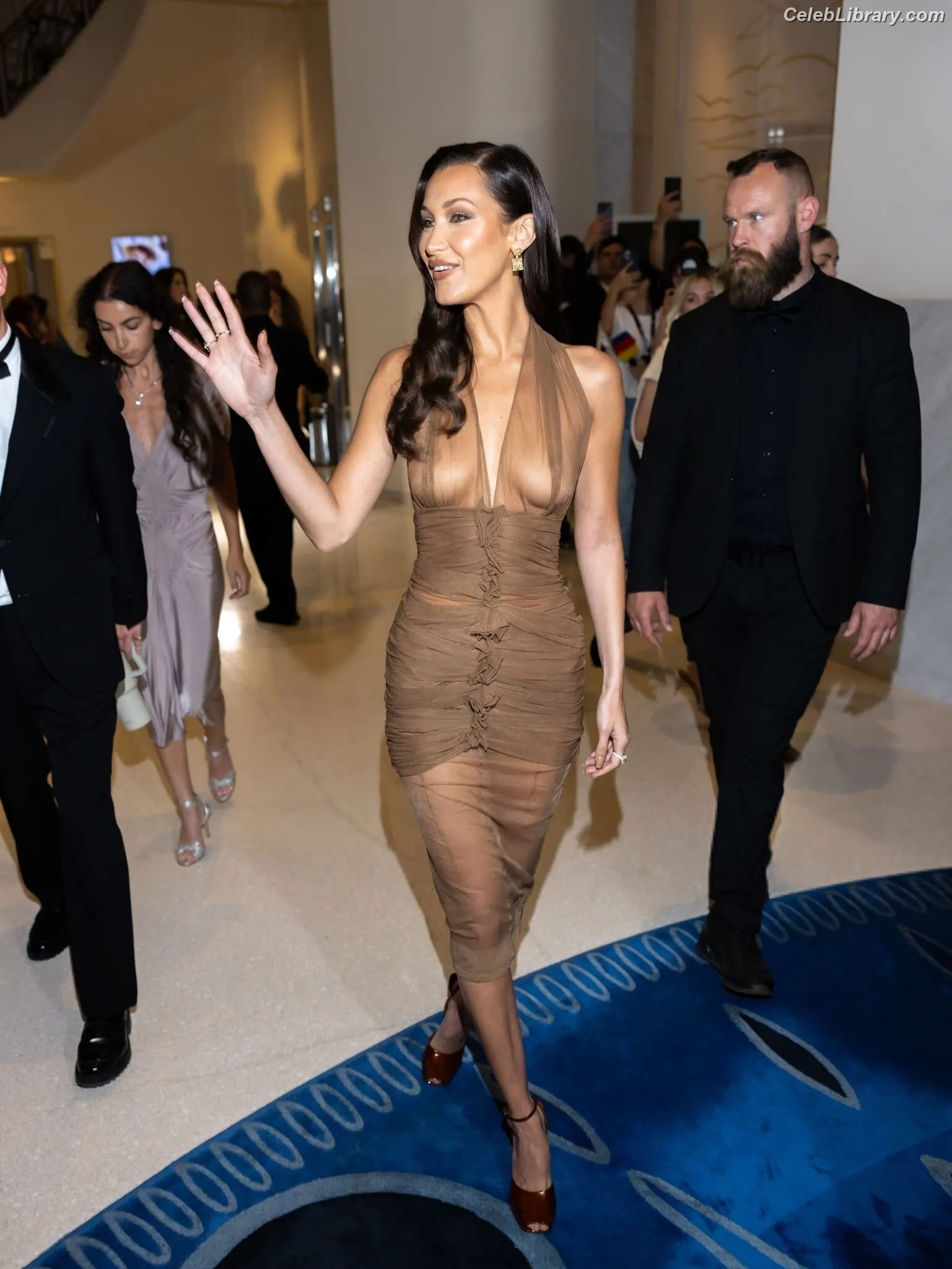 Bella Hadid photo 1 of 1888