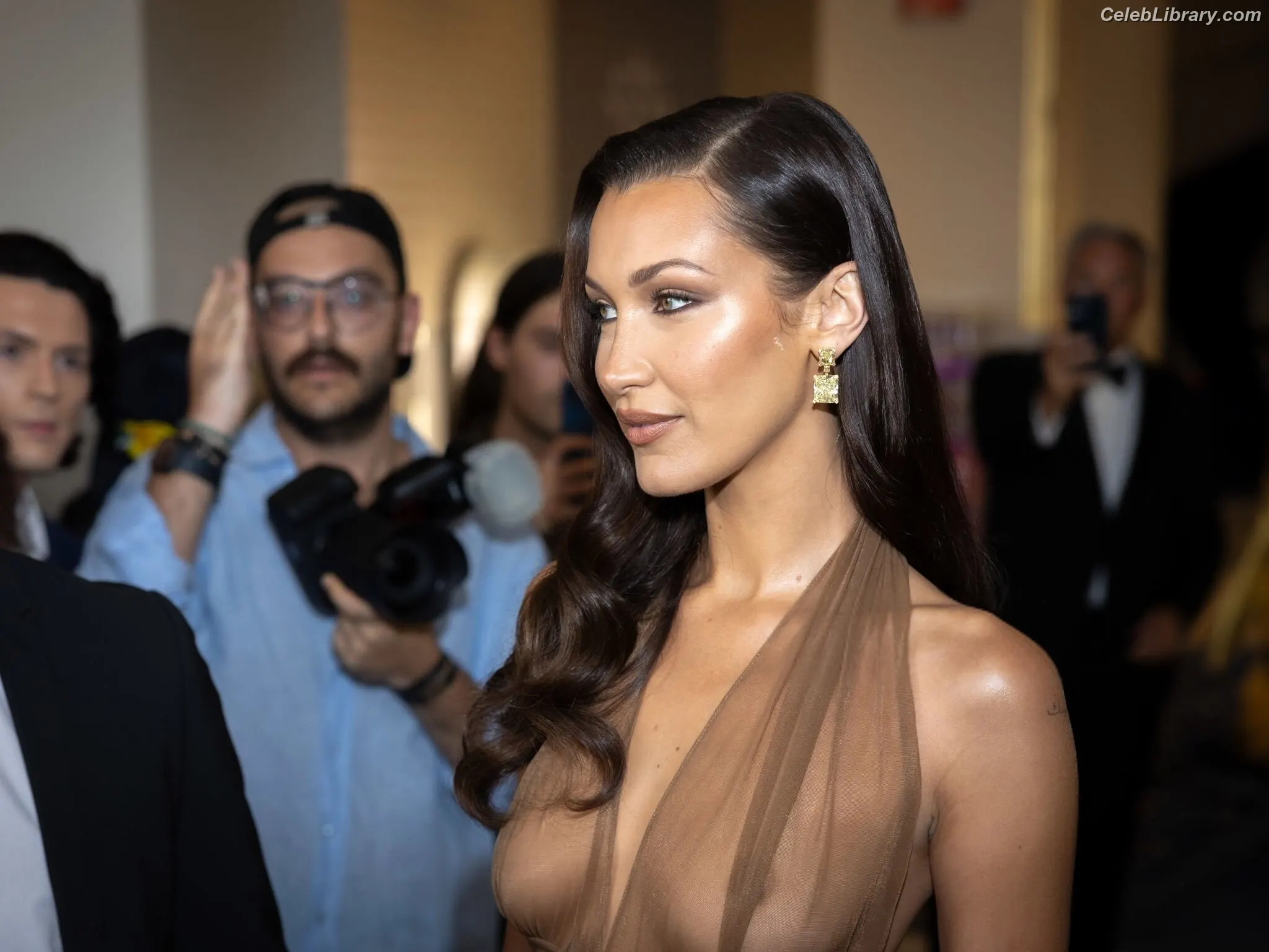 Bella Hadid photo 7 of 1888