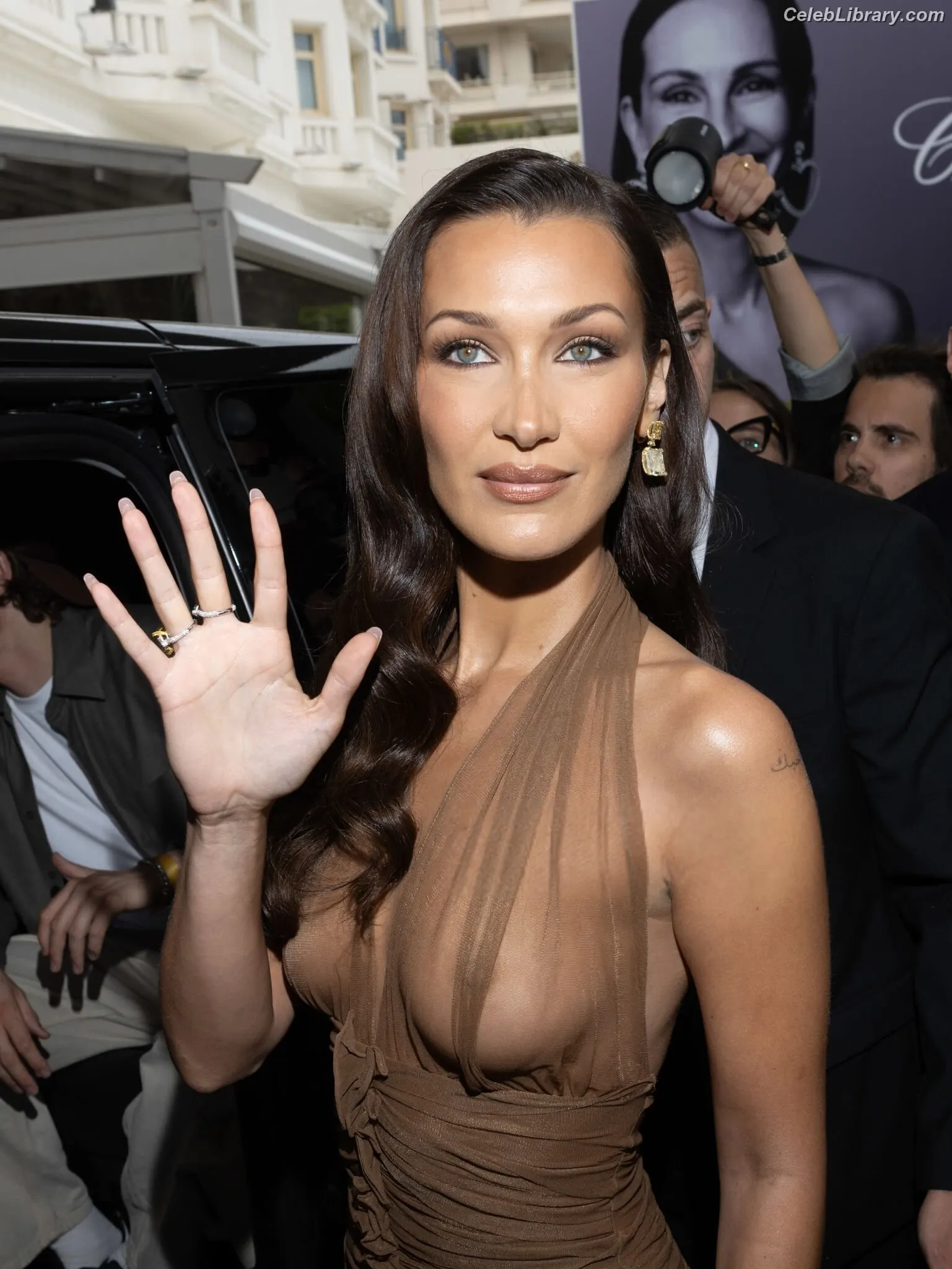 Bella Hadid photo 13 of 1888