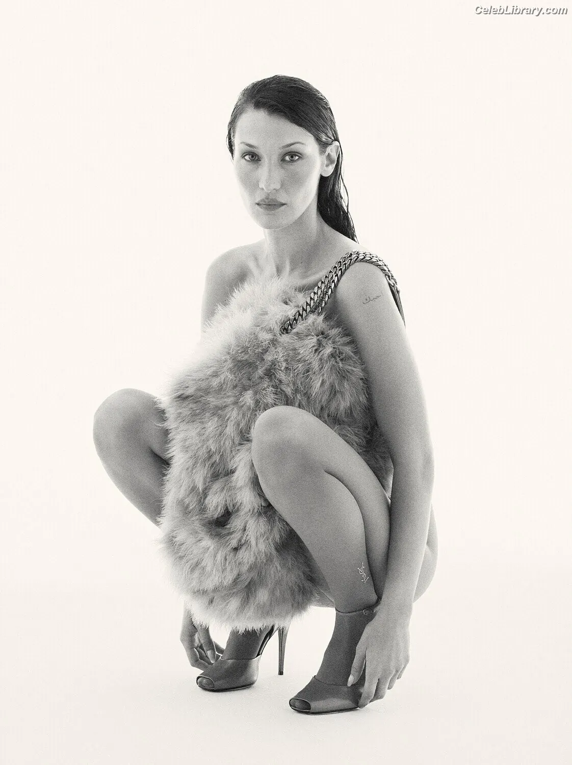 Bella Hadid photo 1 of 1888