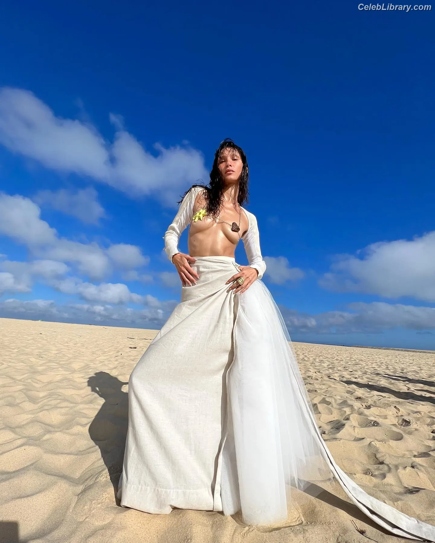 Bella Hadid photo 18 of 1888