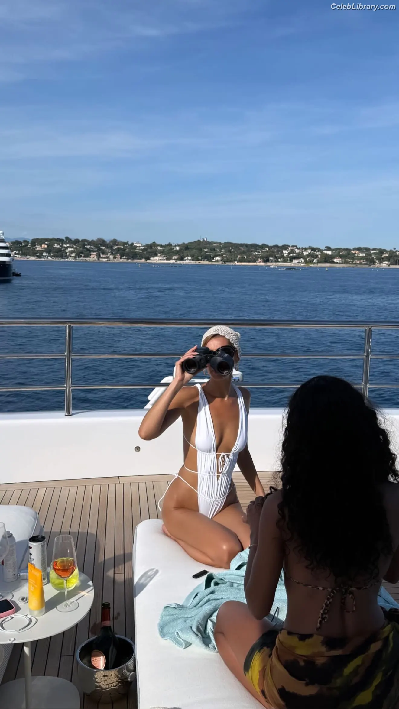 Bella Hadid photo 12 of 1888
