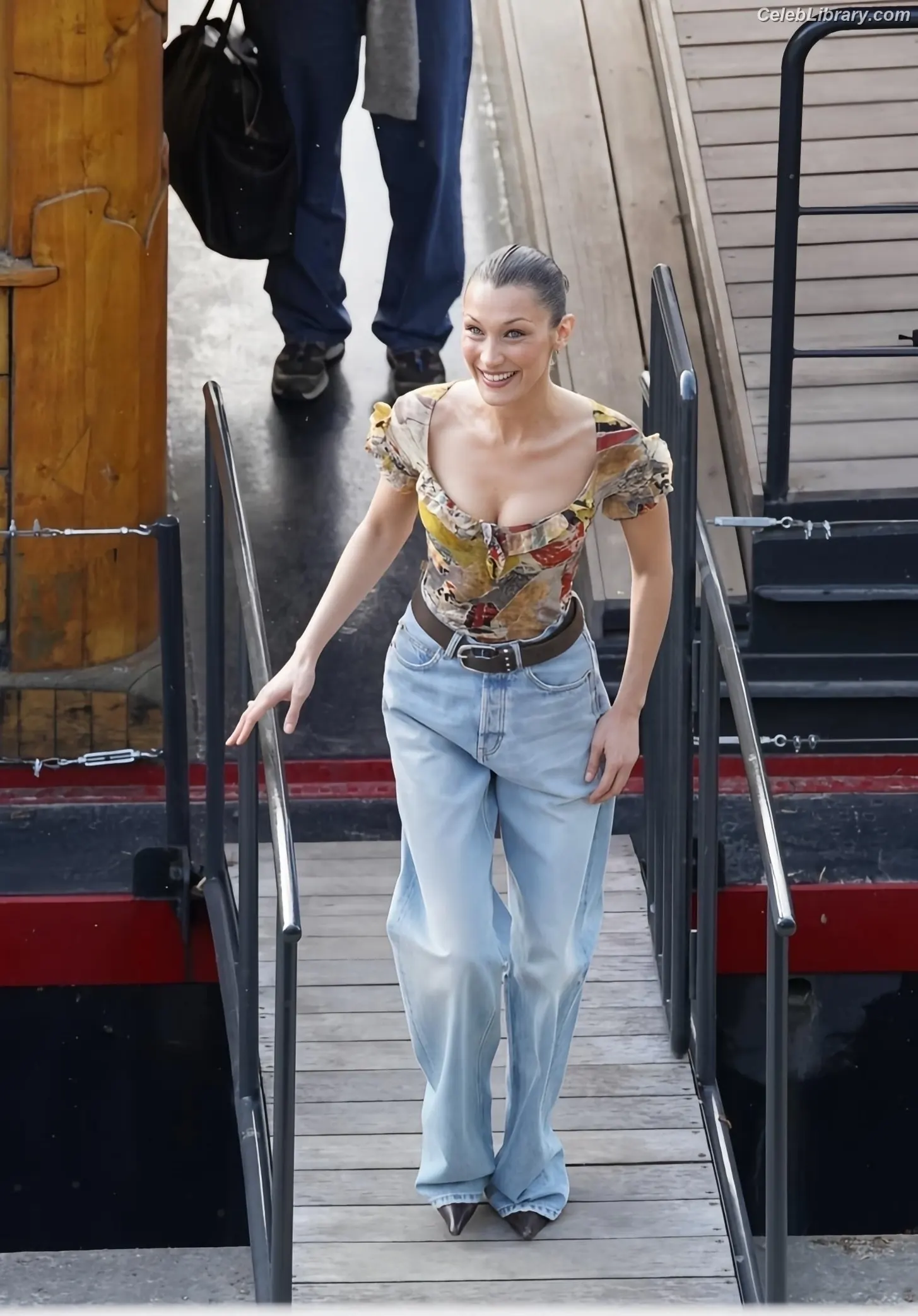 Bella Hadid photo 7 of 1888