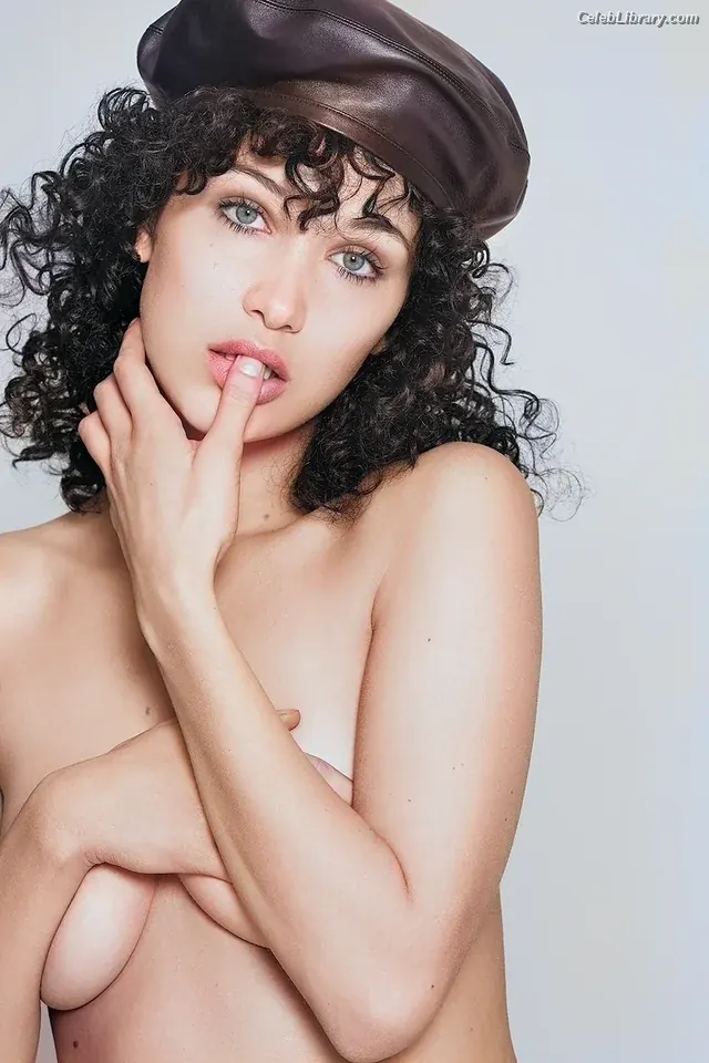 Bella Hadid photo 11 of 1888