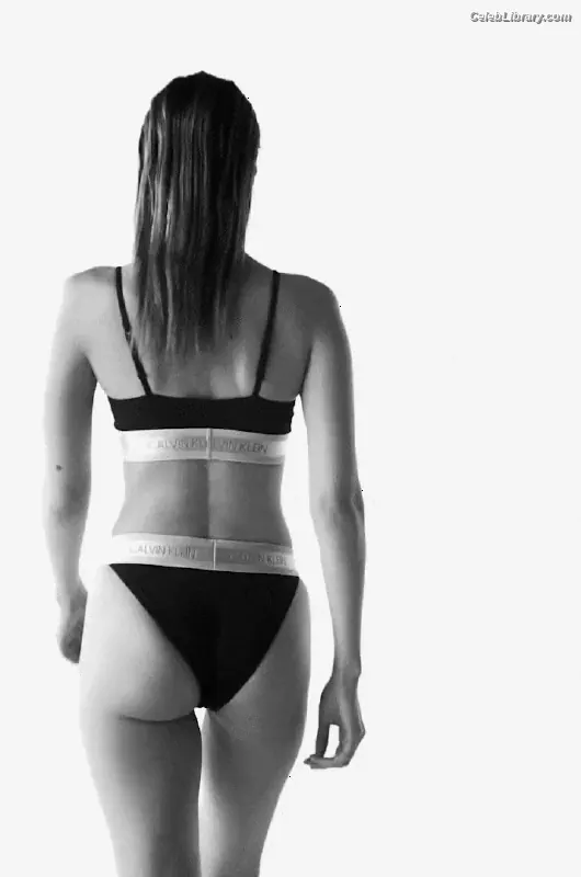 Bella Hadid photo 14 of 1888