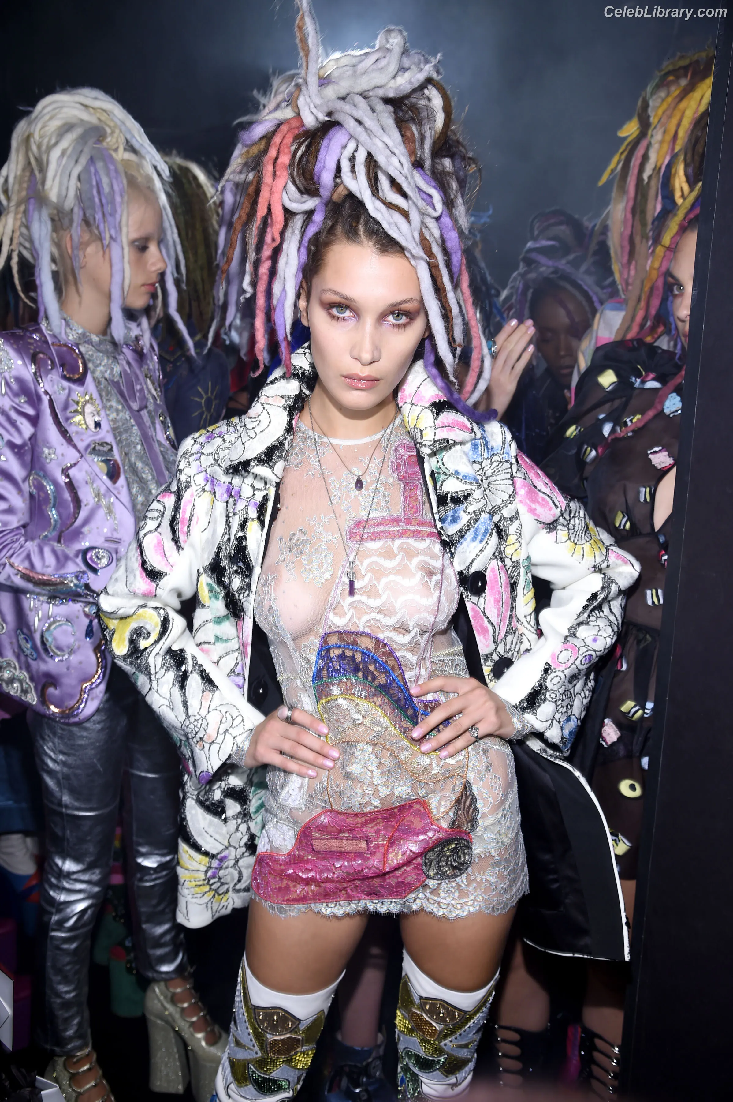 Bella Hadid photo 16 of 1888