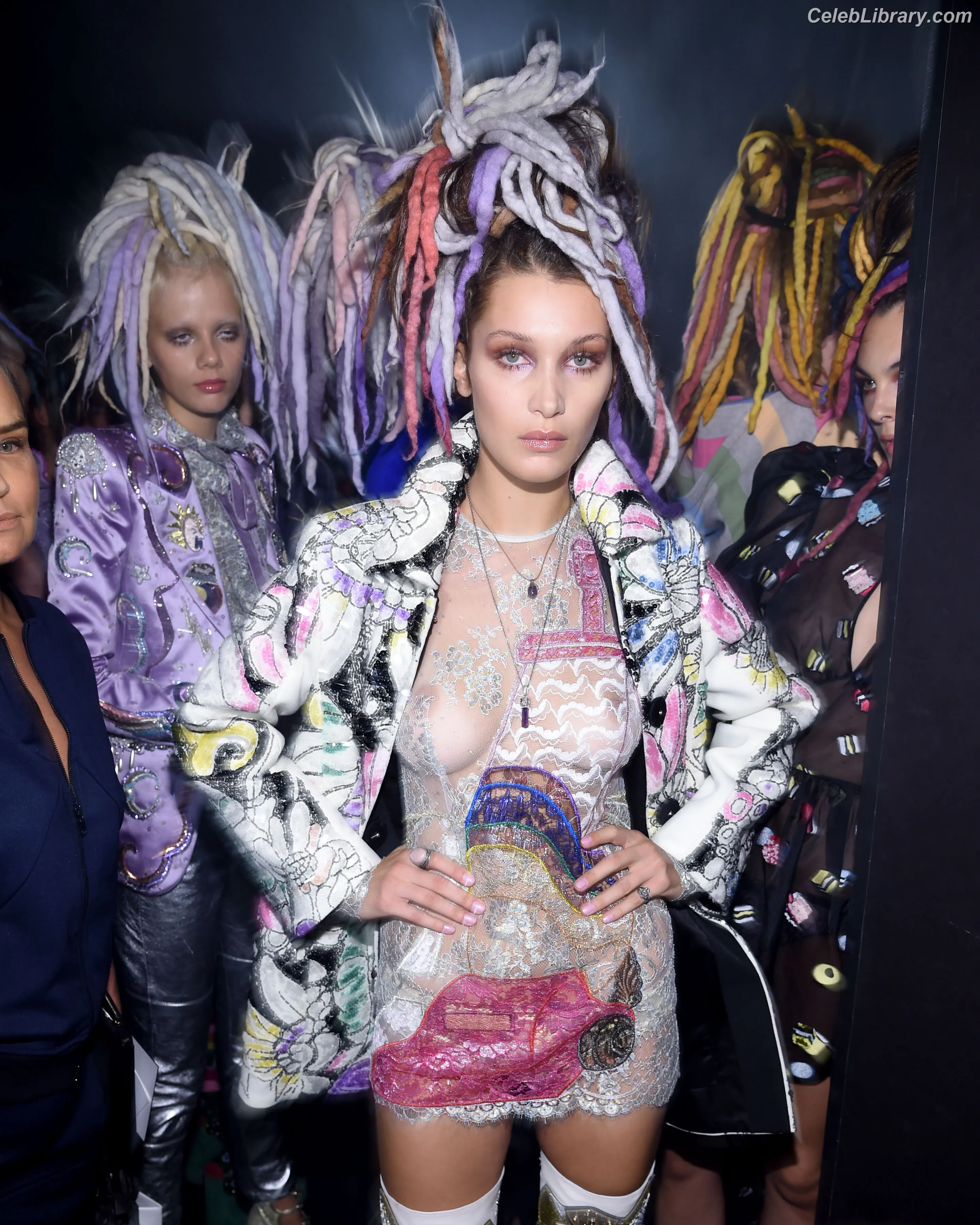 Bella Hadid photo 17 of 1888