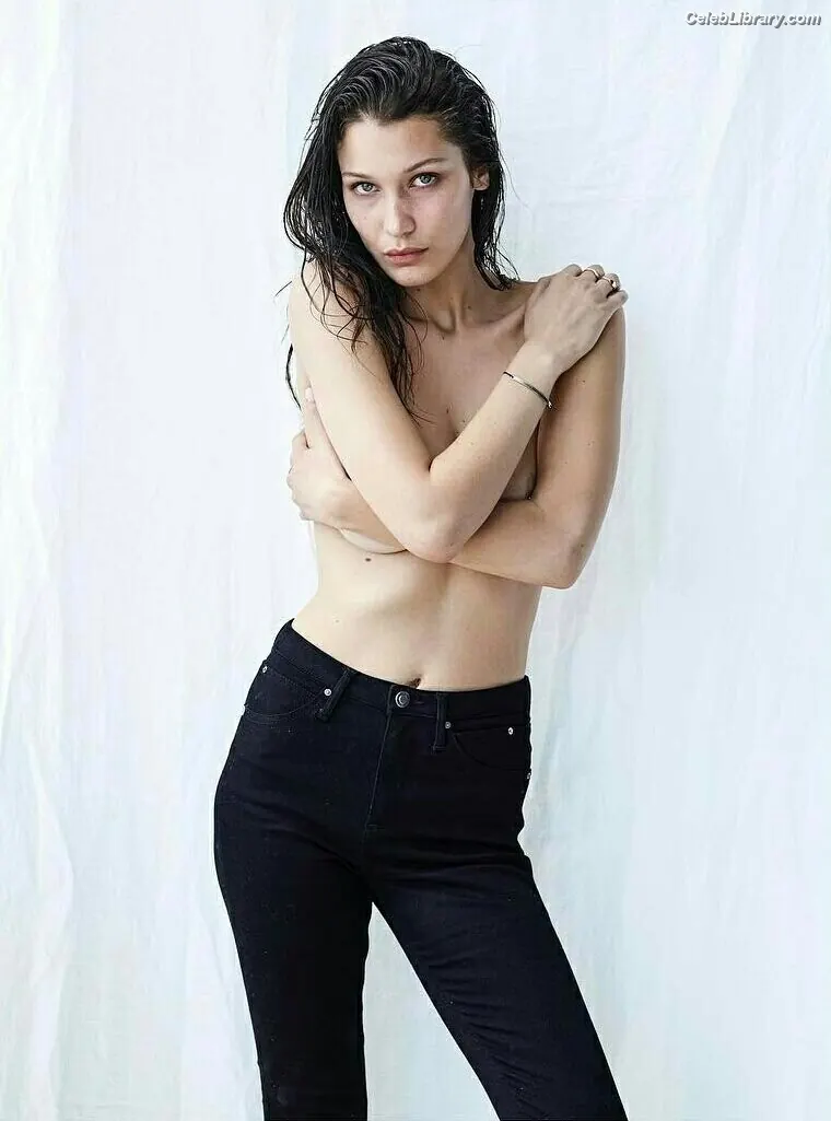 Bella Hadid photo 17 of 1888