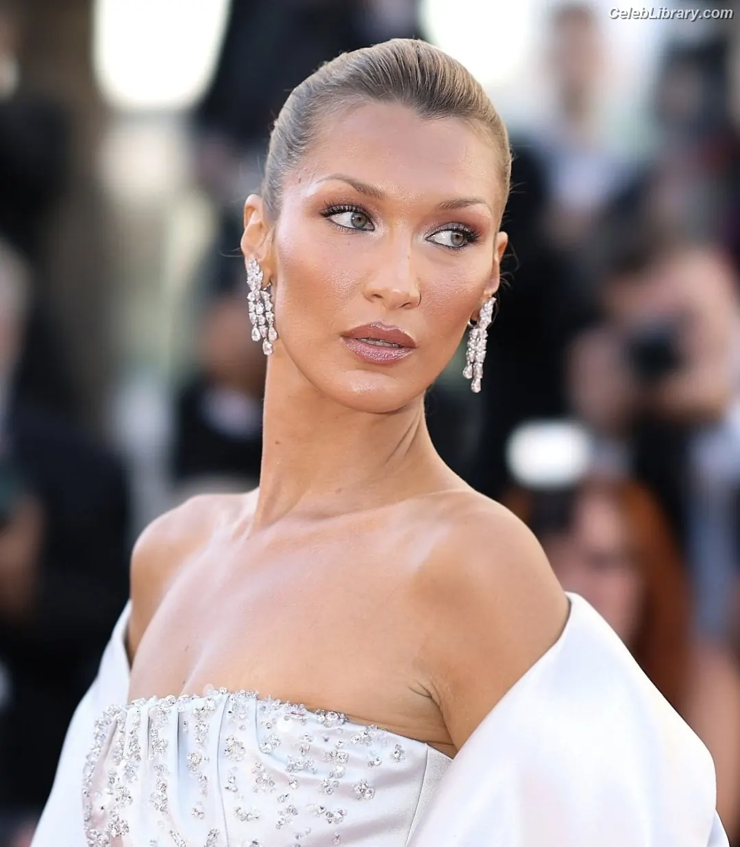 Bella Hadid photo 10 of 1888