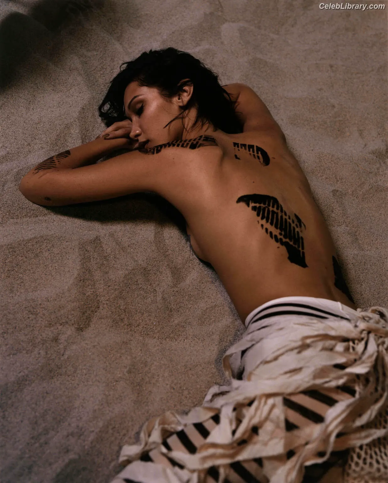 Bella Hadid photo 24 of 1888