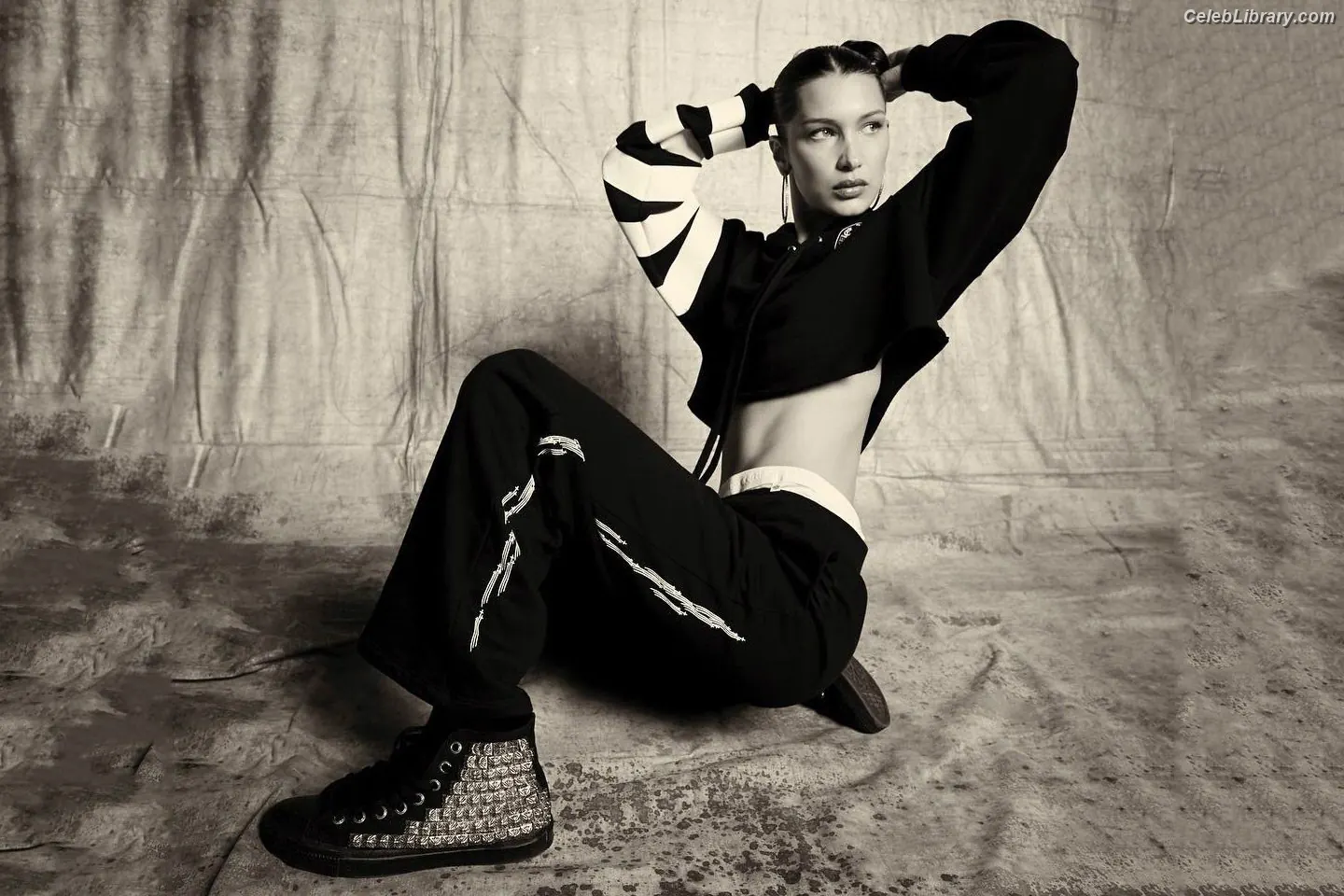 Bella Hadid photo 15 of 1888