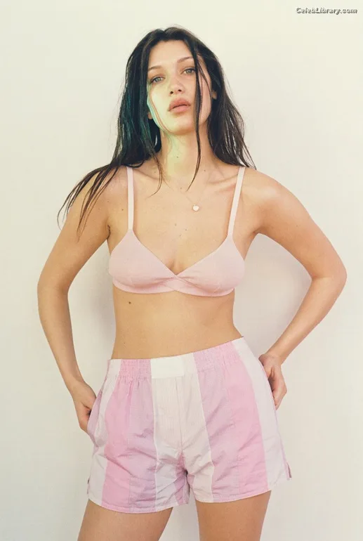 Bella Hadid photo 8 of 1874