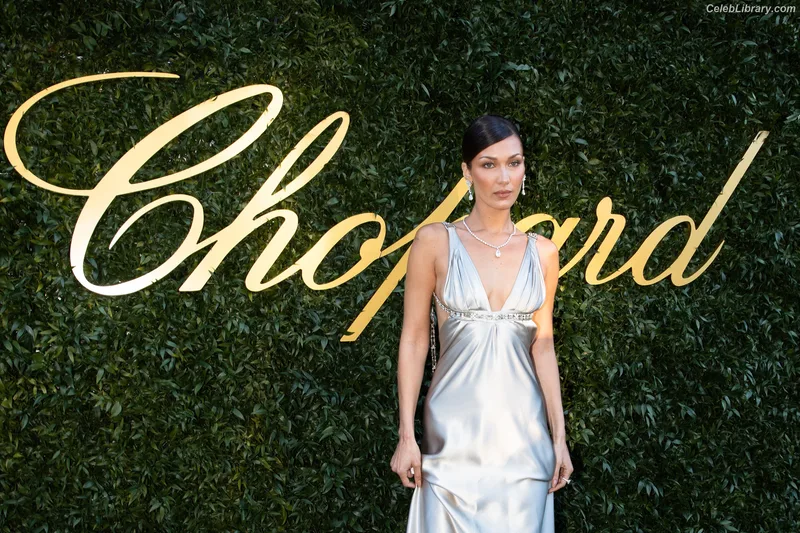 Bella Hadid photo 19 of 1874