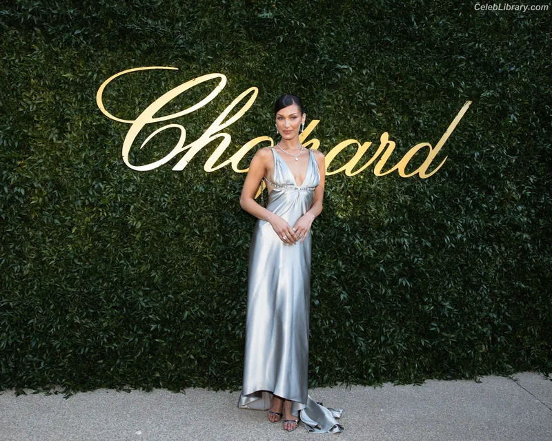 Bella Hadid photo 21 of 1874