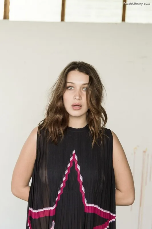 Bella Hadid photo 14 of 1874
