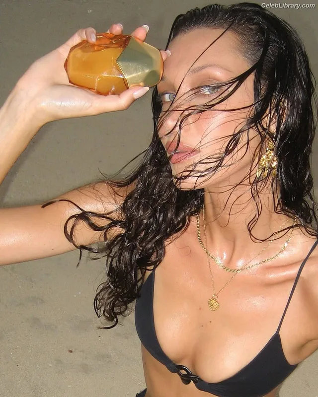 Bella Hadid photo 5 of 1874