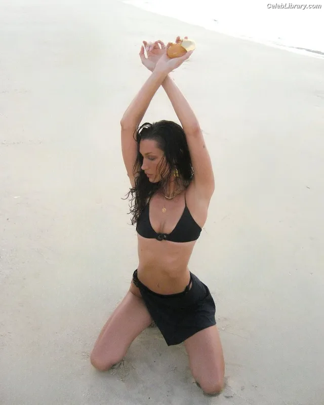 Bella Hadid photo 12 of 1874