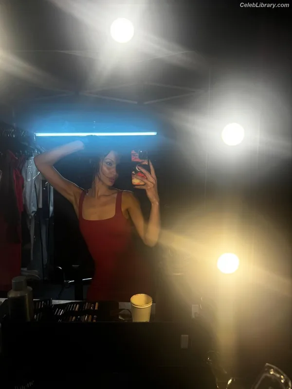 Bella Hadid photo 14 of 1874