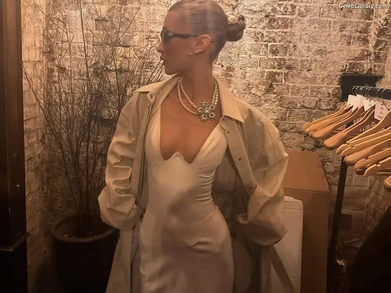 Bella Hadid photo 15 of 1874