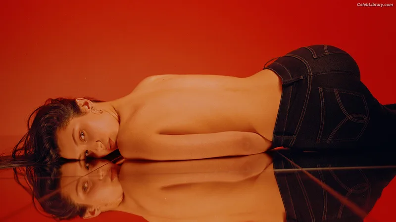 Bella Hadid photo 2 of 1874