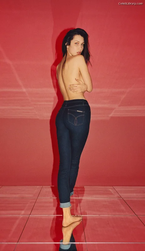Bella Hadid photo 10 of 1874