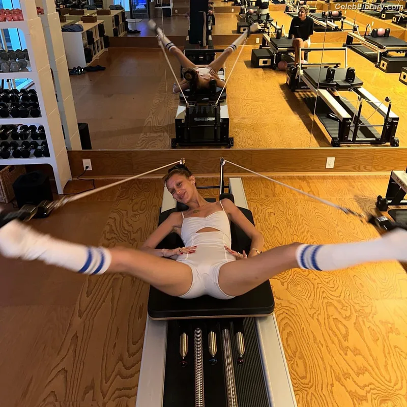 Bella Hadid photo 15 of 1874