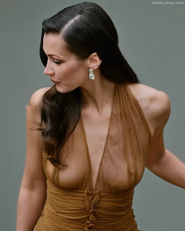 Bella Hadid photo 7 of 1874